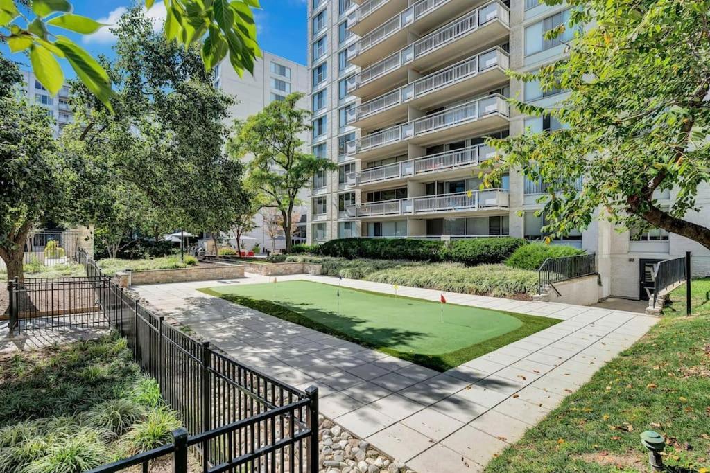 Charming Apartment At Crystal City With Amazing Amenities Arlington Exterior foto