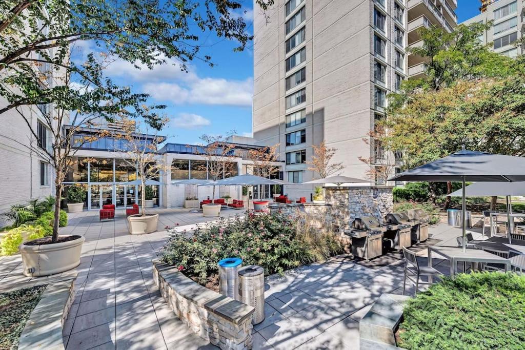Charming Apartment At Crystal City With Amazing Amenities Arlington Exterior foto